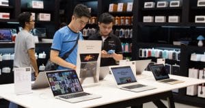 Bán lẻ điện tử mở mặt trận online