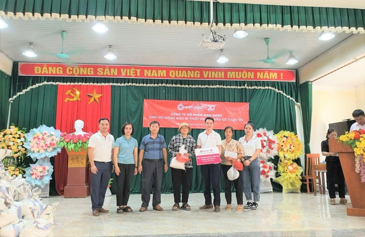 Đoàn thiện nguyện Nam Dược h?tr?đồng bào Chiêm Hóa (Tuyên Quang).